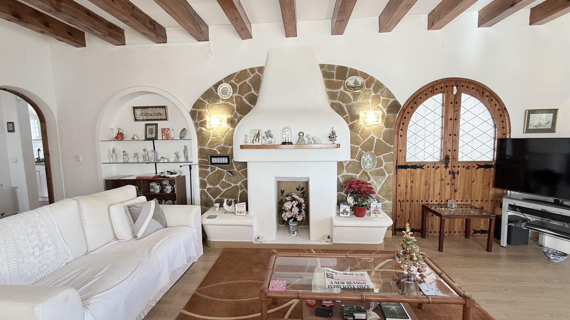 Resa Estates Ibiza spanish huis villa te koop sale main house zwembad strand pool Living .jpeg